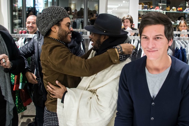 Lenny Kravitz signs copies of his book 'Lenny Kravitz' at 'Colette' store. Featuring: Lenny Kravitz,Mos Def Where: Paris, France When: 04 Dec 2014 Credit: SIPA/WENN.com **Only available for publication in Germany**