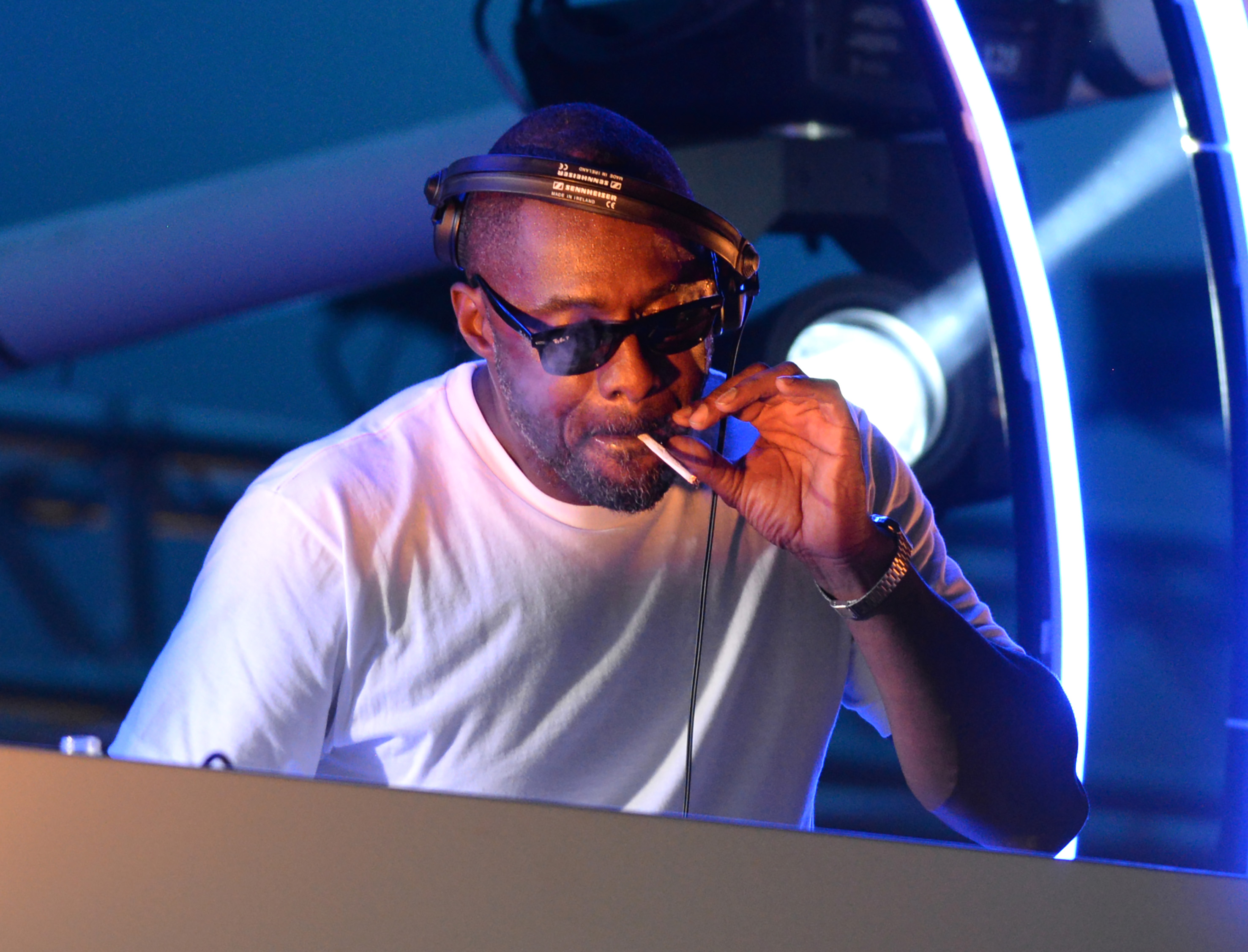 Idris Elba smokes a hand-rolled cigarette while playing a DJ set at the Goodwood Racecourse in West Sussex, at the last of their 'Three Friday Nights' events Featuring: Idris Elba Where: Chichester, West Sussex, United Kingdom When: 19 Jun 2015 Credit: Paul Jacobs/WENN.com