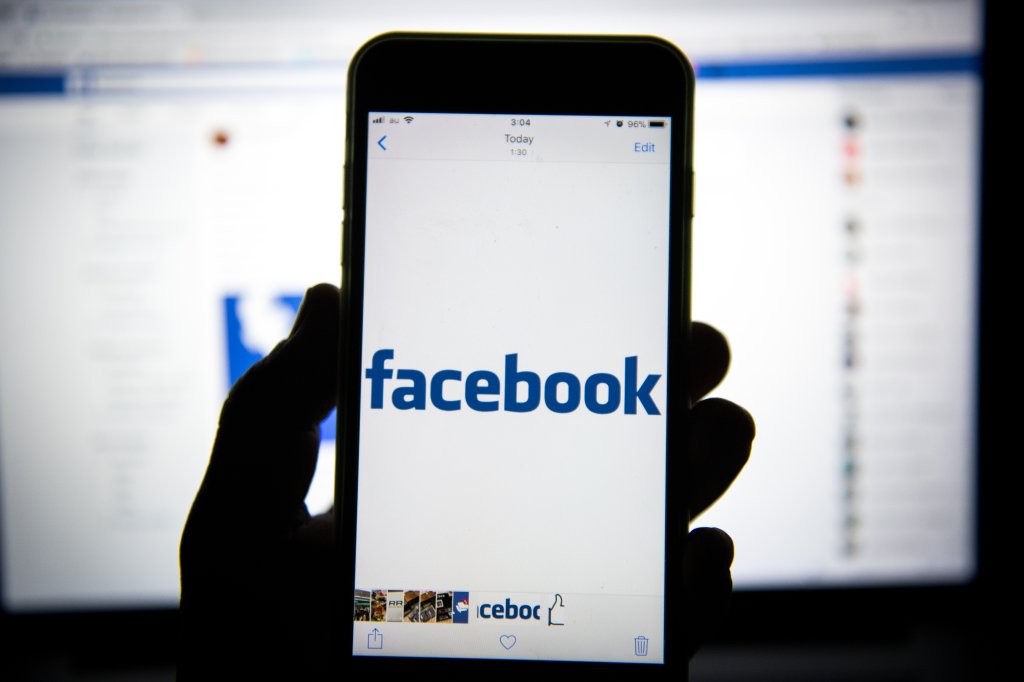 Facebook Photo Illustration