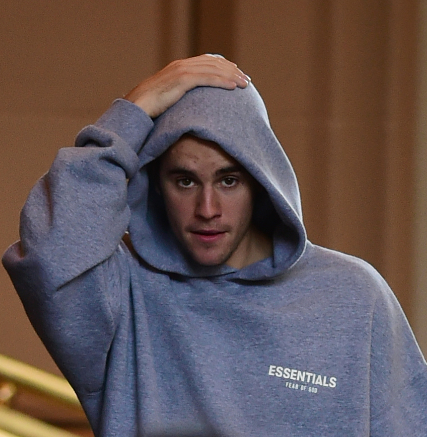 Justin Bieber wears a hoody