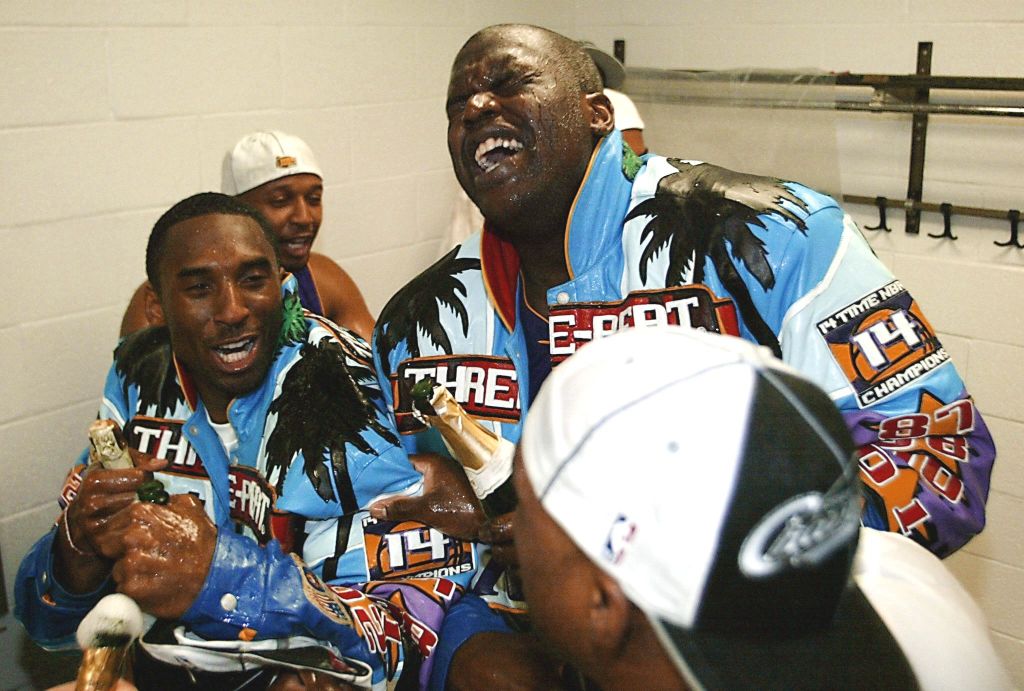 BKN-NBA-FINALS-LAKERS-BRYANT-O'NEAL-LOCKEROOM