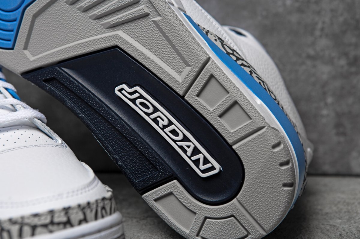 Air Jordan 3 "UNC"