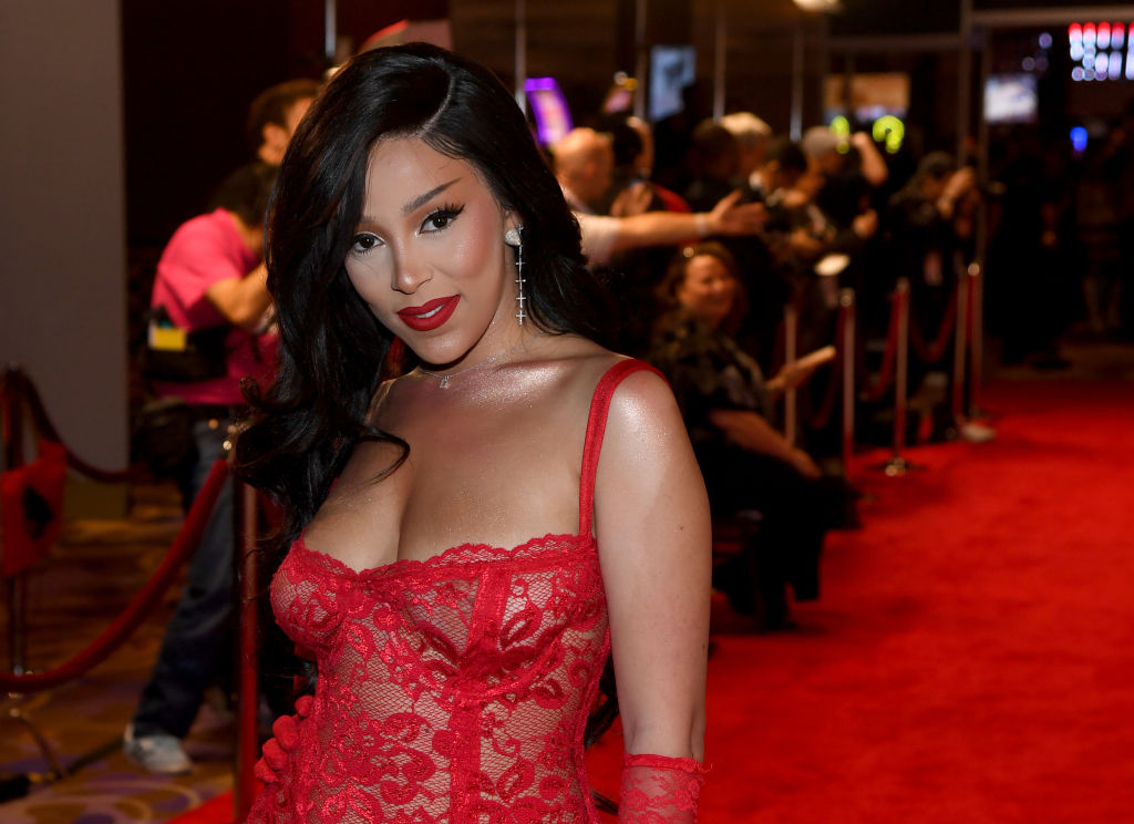 Doja Cat Slams Toxic Nicki Minaj Fans, The Barbz Tried To Cancel Her