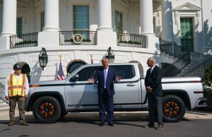 US-POLITICS-TRUMP-AUTO