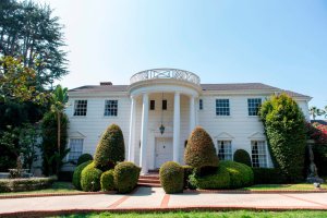 US-ENTERTAINMENT-TELEVISION-AIRBNB-FRESH PRINCE