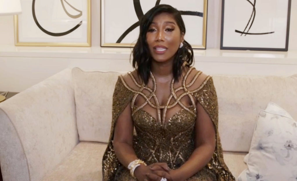 Chadwick Boseman's Wife Tearfully Accecpts Best Actor Golden Globe Award