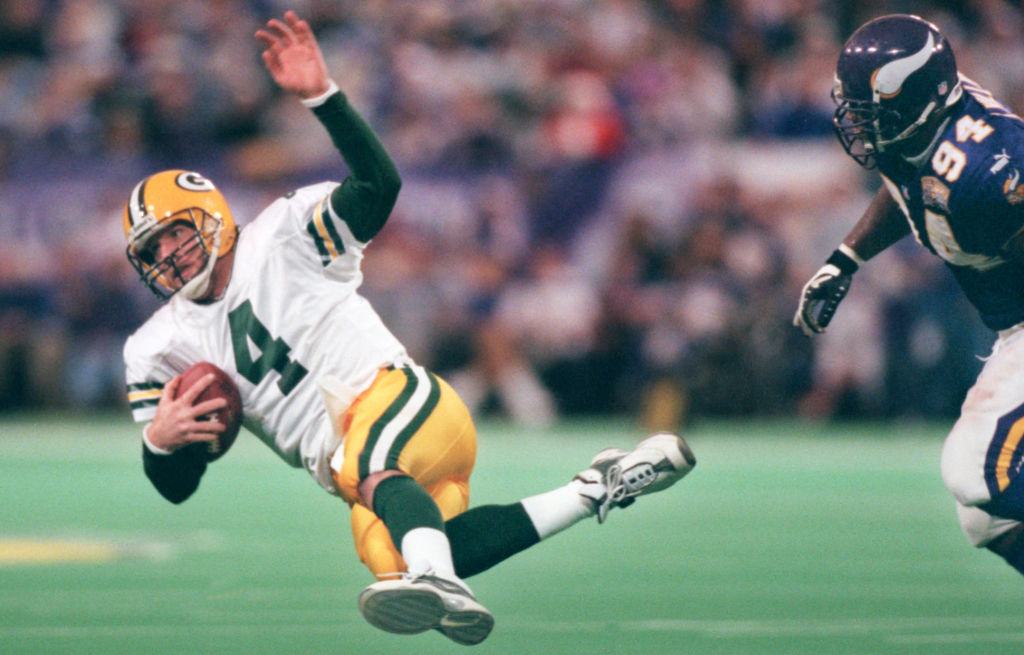 GENERAL INFORMATION: SPORTS: Vikings home vs. Green Bay Packers. noon start IN THIS PHOTO: Minneapolis Mn, 12/17/00 Vikings vs Packers-----One of the only times the Vikings got pressure on Brett Favre was on this Tony Williams 3rd quarter sack at the Vi