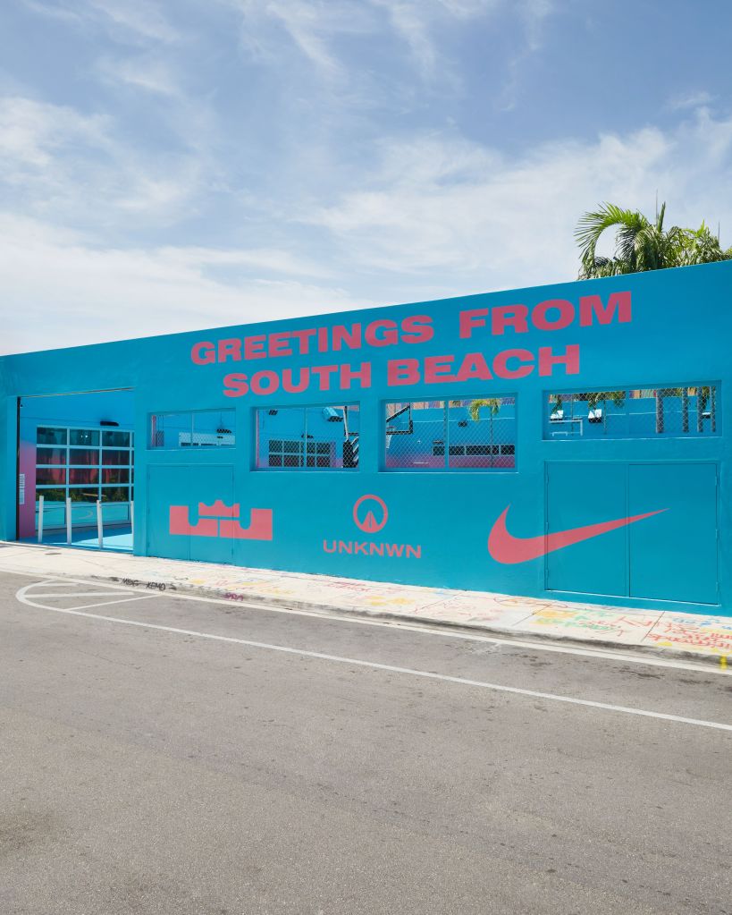 UNKNWN unveils Nike LeBron 8 “South Beach” 2021 inspired basketball court
