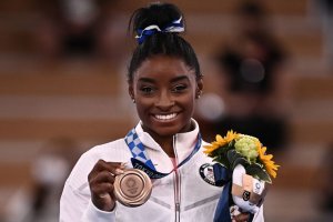TOPSHOT-GYMNASTICS-OLY-2020-2021-TOKYO-PODIUM