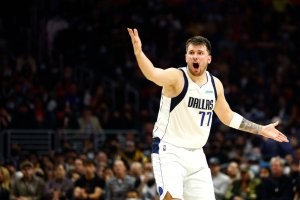 Dallas Mavericks v Los Angeles Clippers