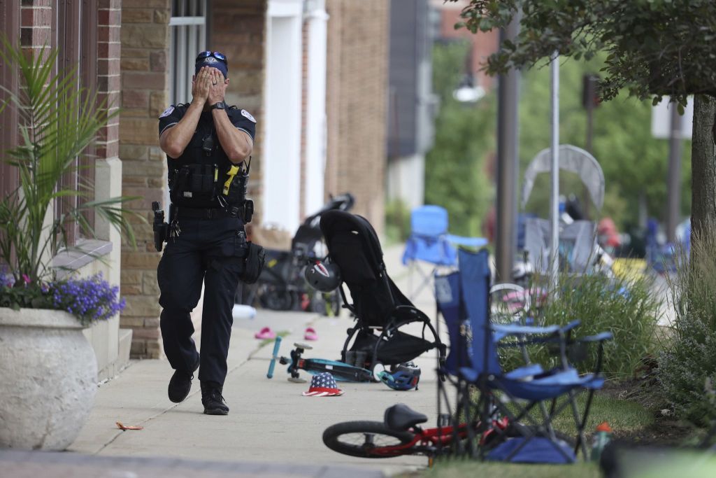 US-NEWS-CHICAGO-PARADE-SHOOTING-1-TB