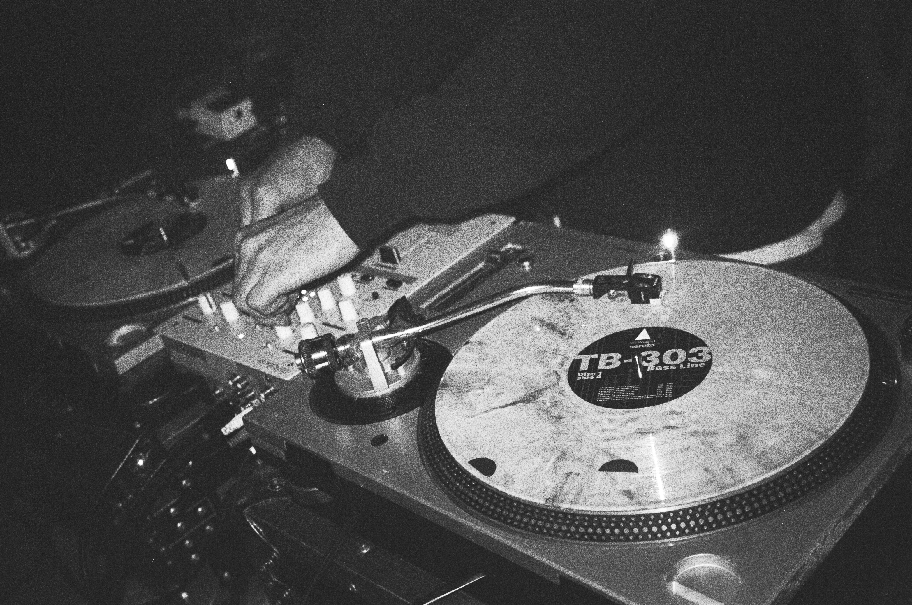 Serato + Roland TB-303 Bass Line / TR-606 Drumatix Control Vinyl