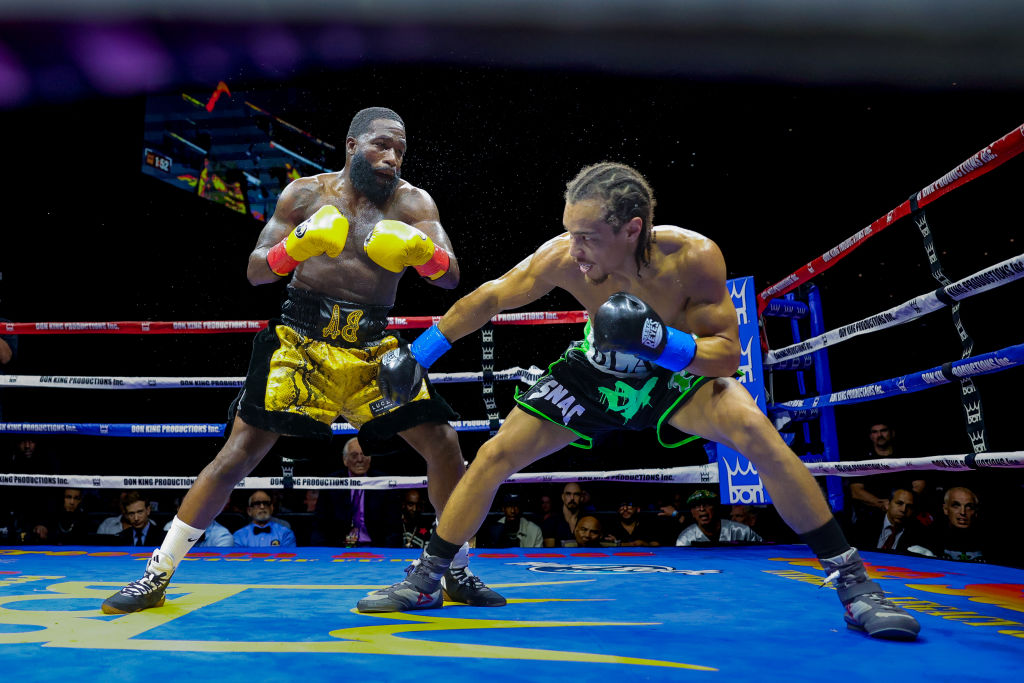 Adrien Broner v Blair Cobbs