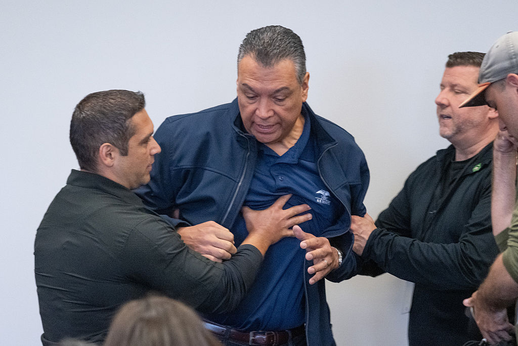 Sen. Alex Padilla forcibly removed from Secretary Kristi Noem's press conference