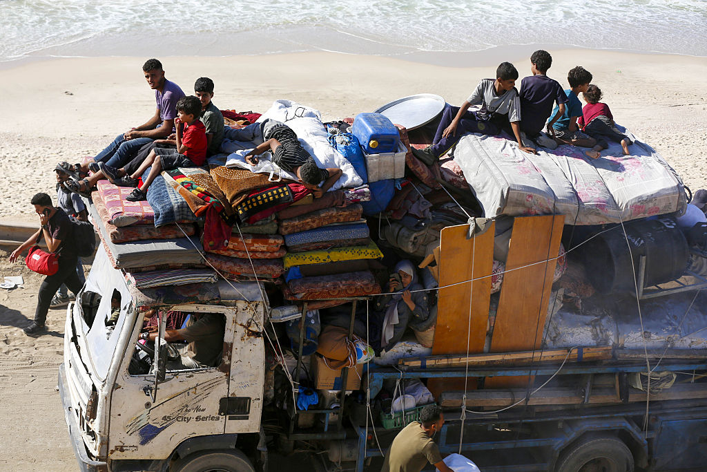 Palestinians flee northern Gaza due to intensified Israeli attacks